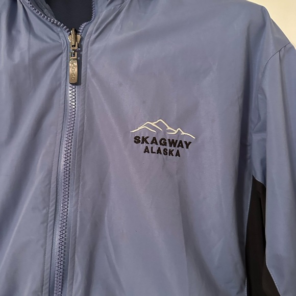 Large women's warm winter reversible jacket from Skagway Alaska. Zip off hood - Picture 3 of 11